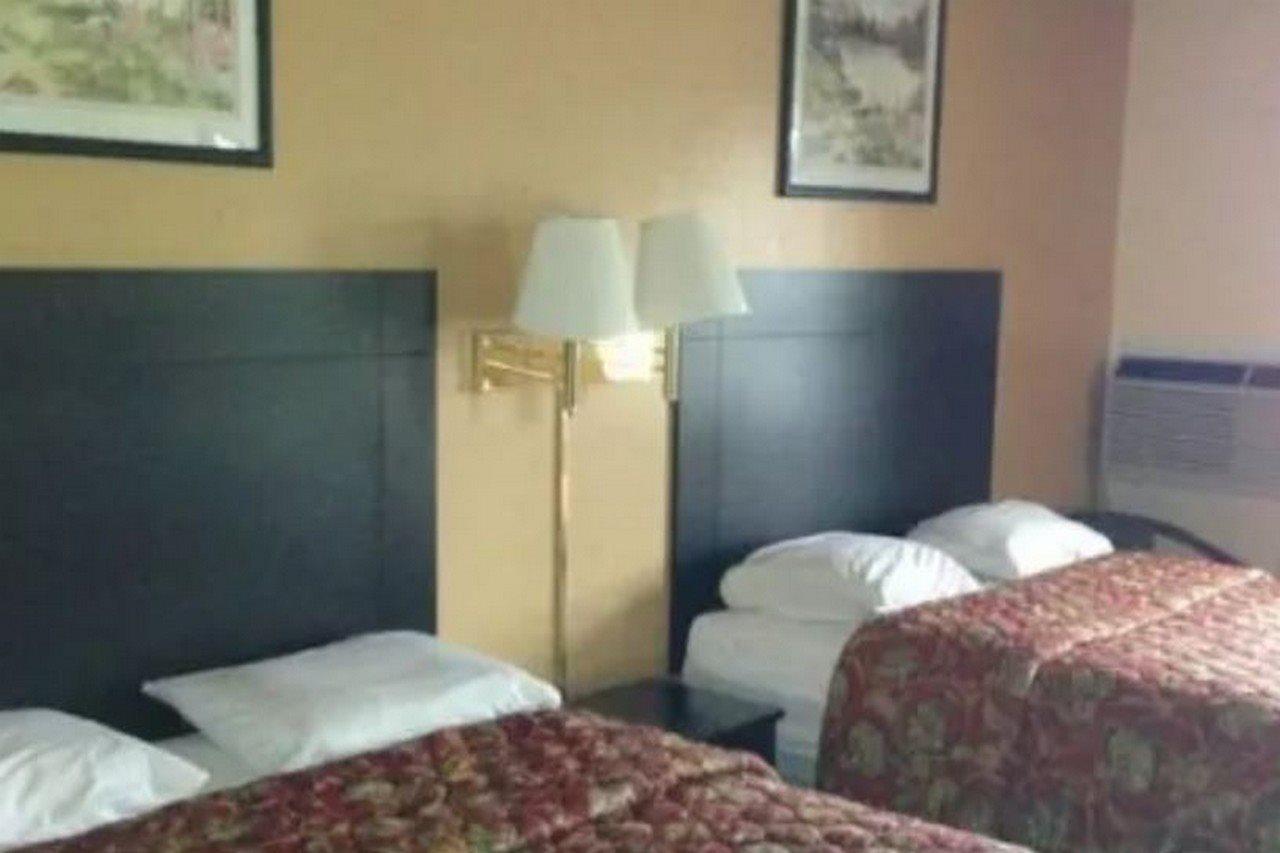 Super 8 By Wyndham Higginsville Εξωτερικό φωτογραφία