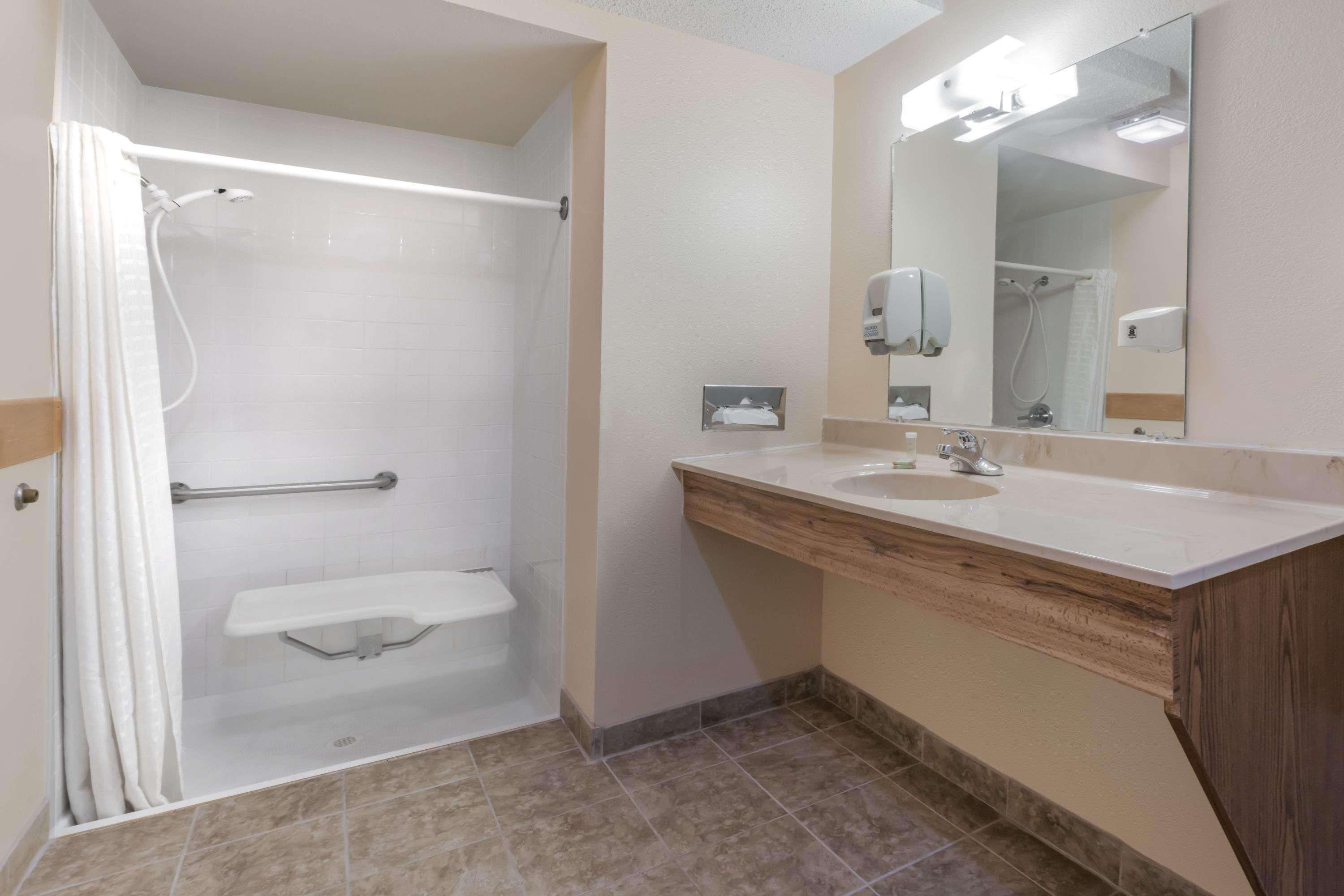 Super 8 By Wyndham Higginsville Εξωτερικό φωτογραφία