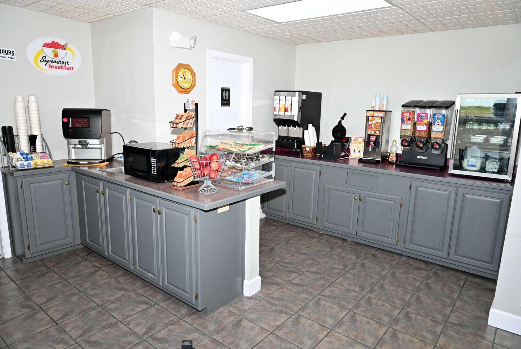 Super 8 By Wyndham Higginsville Εξωτερικό φωτογραφία